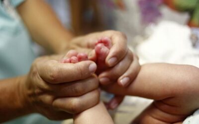 El masaje Shantala un vínculo entre padres e hijos maravilloso