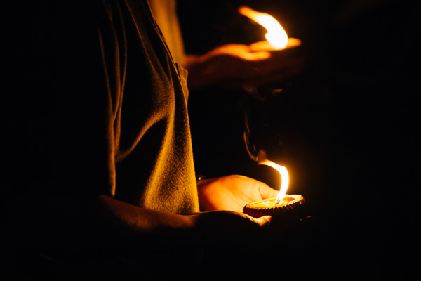 El significado de encender velas
