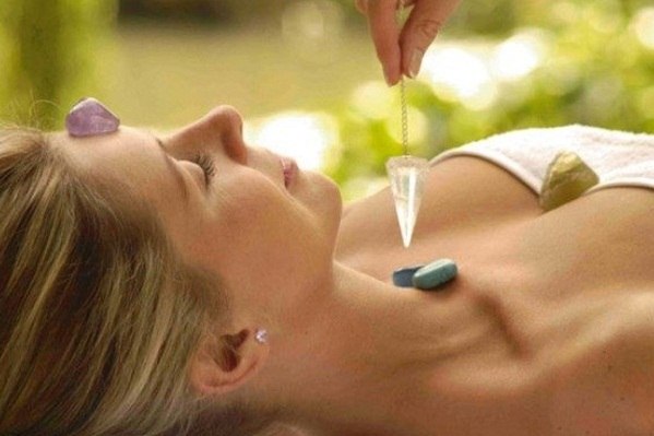 TERAPIA DE LUZ CON GEMAS PARA ILUMINAR TU SALUD